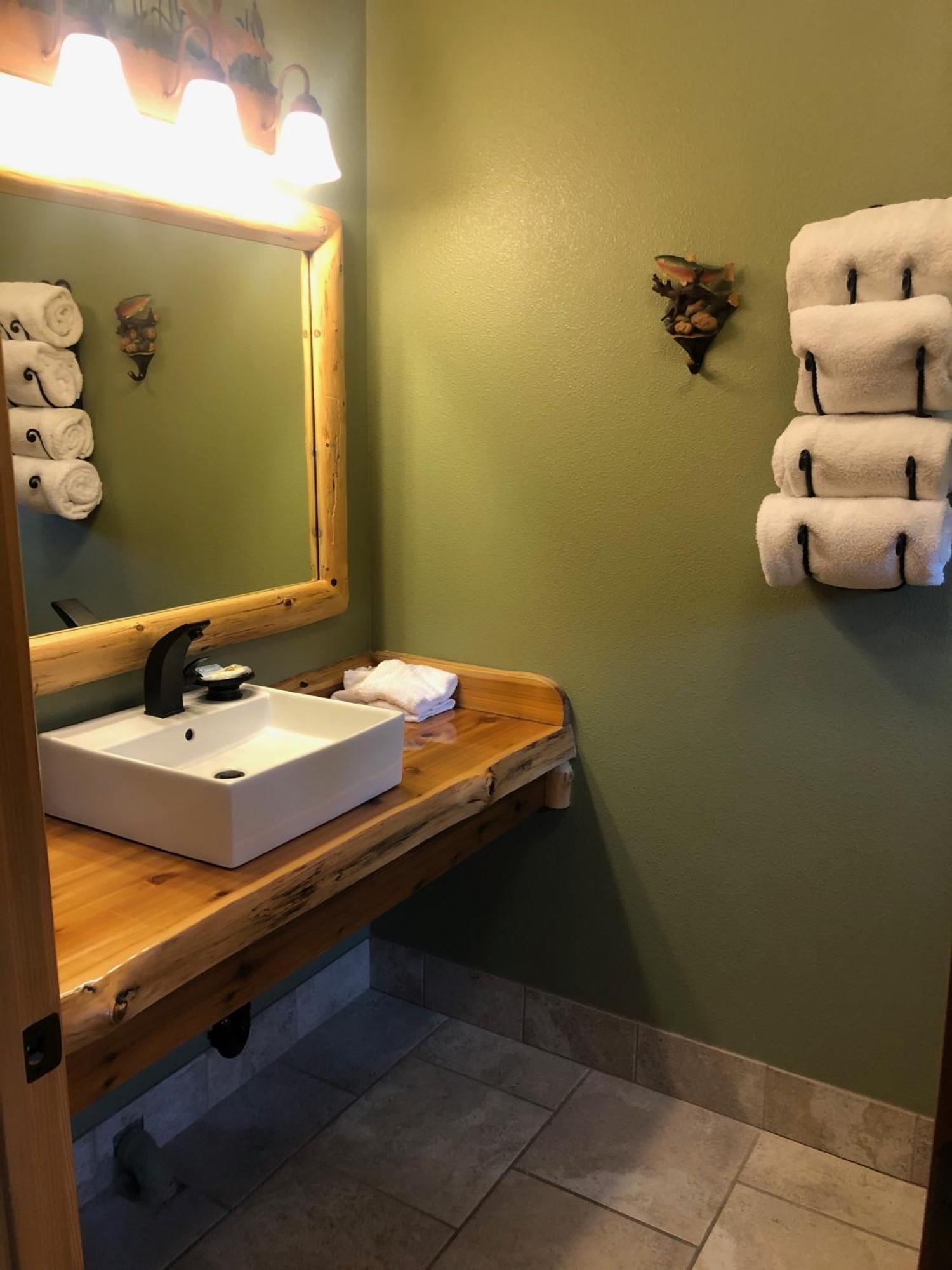 Summit Lake Lodge Εξωτερικό φωτογραφία